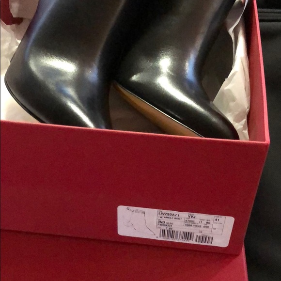 Valentino RockStud booties size 41.  New in box! - Picture 8 of 8